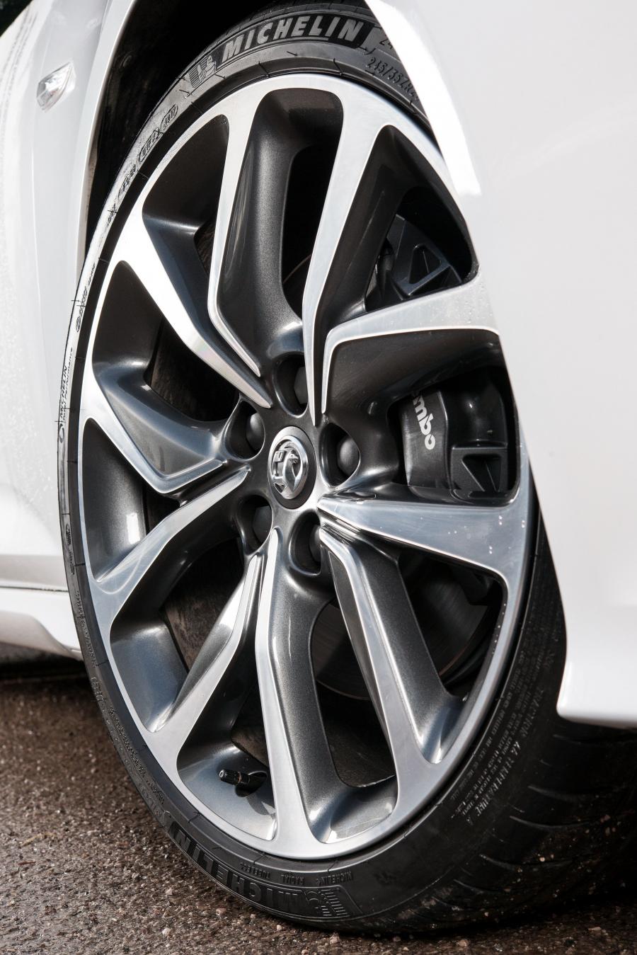 Колеса Vauxhall Insignia GSi Sports Tourer 2018 года  (фото 5 из 19)
